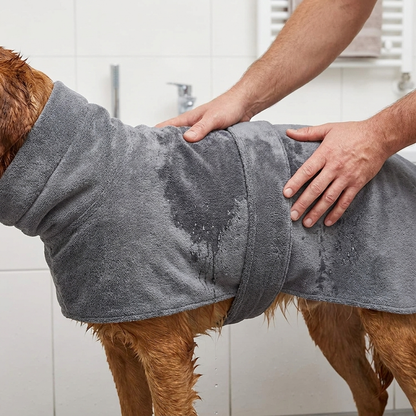 TruePet Hundebademantel | Mikrofaser mit Bauchgurt | Trocknet in Minuten | Grau, S–XL