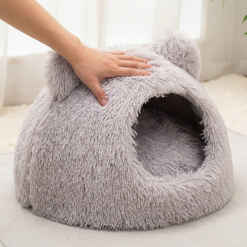 TruePet Katzenhöhle | Flauschige Kuschelhöhle mit Öhrchen | Formstabil dank 3D-Stützgewebe | Halb geschlossen | Hellgrau, Dunkelgrau oder Braun | 48 & 55 cm