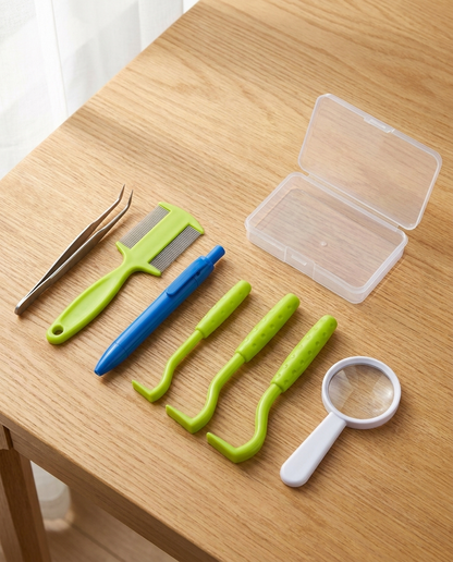 TruePet Zecken-Komplettset 8-teilig | Zeckenzange, 3 Zeckenhaken, Zeckenstift, Flohkamm & Lupe | inkl. Etui